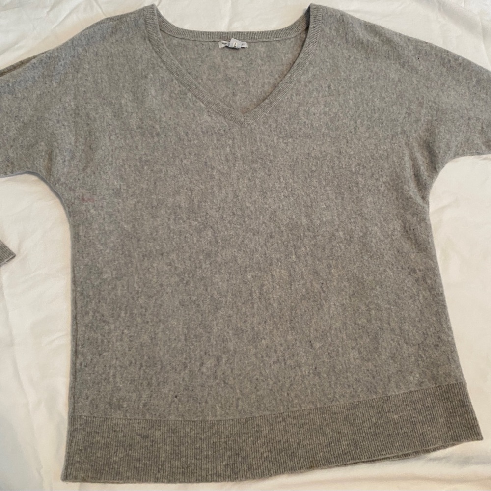 GAP Cashmere Women’s V-Neck Sweater, Grey M